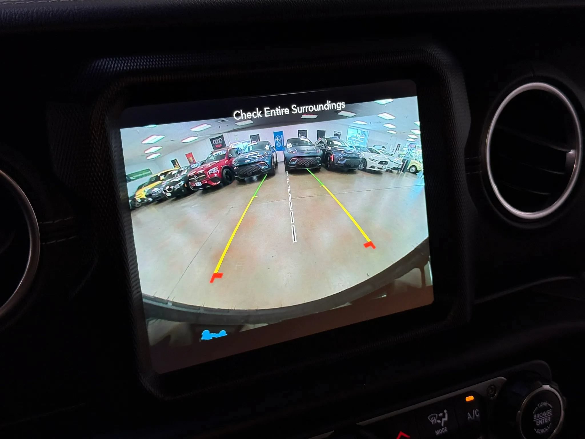 Used 2022 Jeep Wrangler Unlimited Sahara w/ Cold Weather Group AWD/4WD image 28