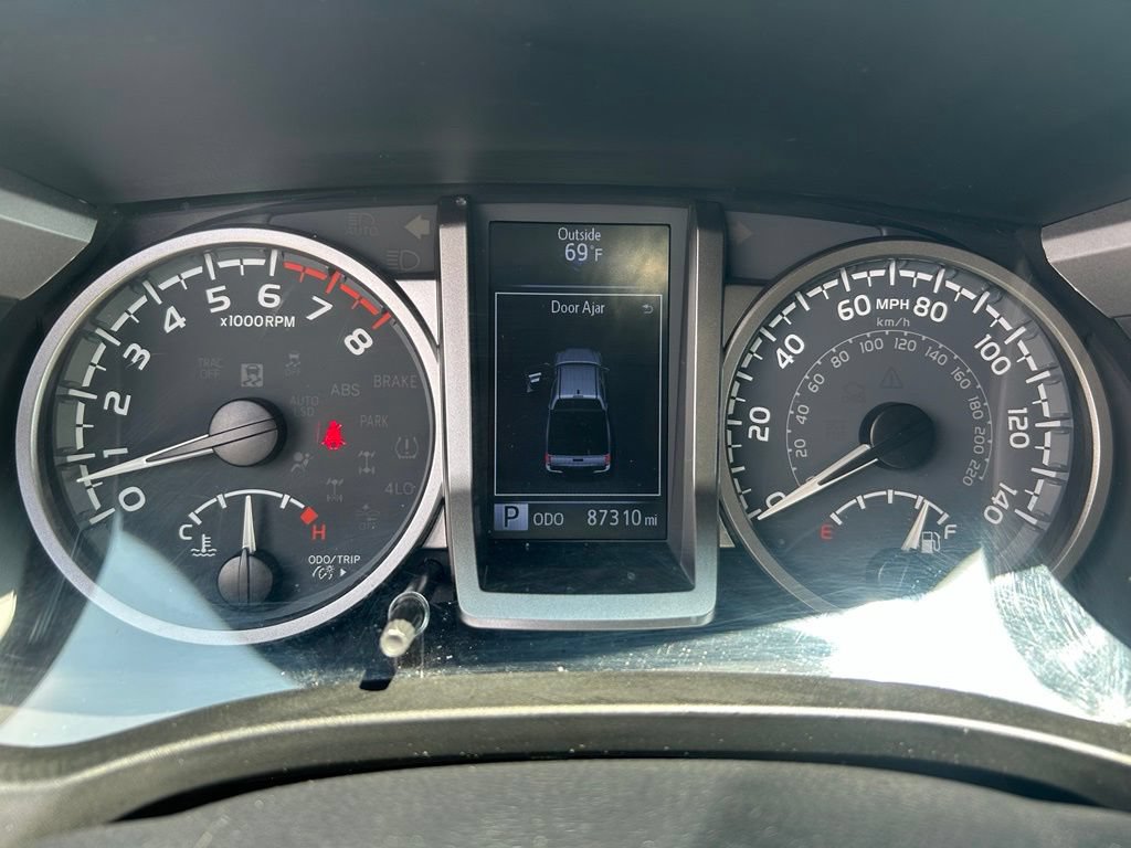Used 2020 Toyota Tacoma SR5 AWD/4WD image 16