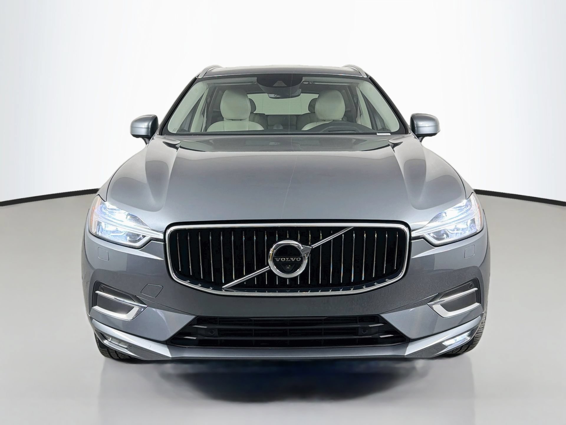 Used 2019 Volvo XC60 T5 Inscription w/ Protection Package FWD image 2