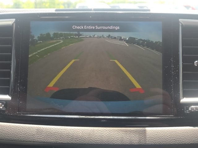 Used 2023 Chrysler Pacifica Touring-L FWD image 34