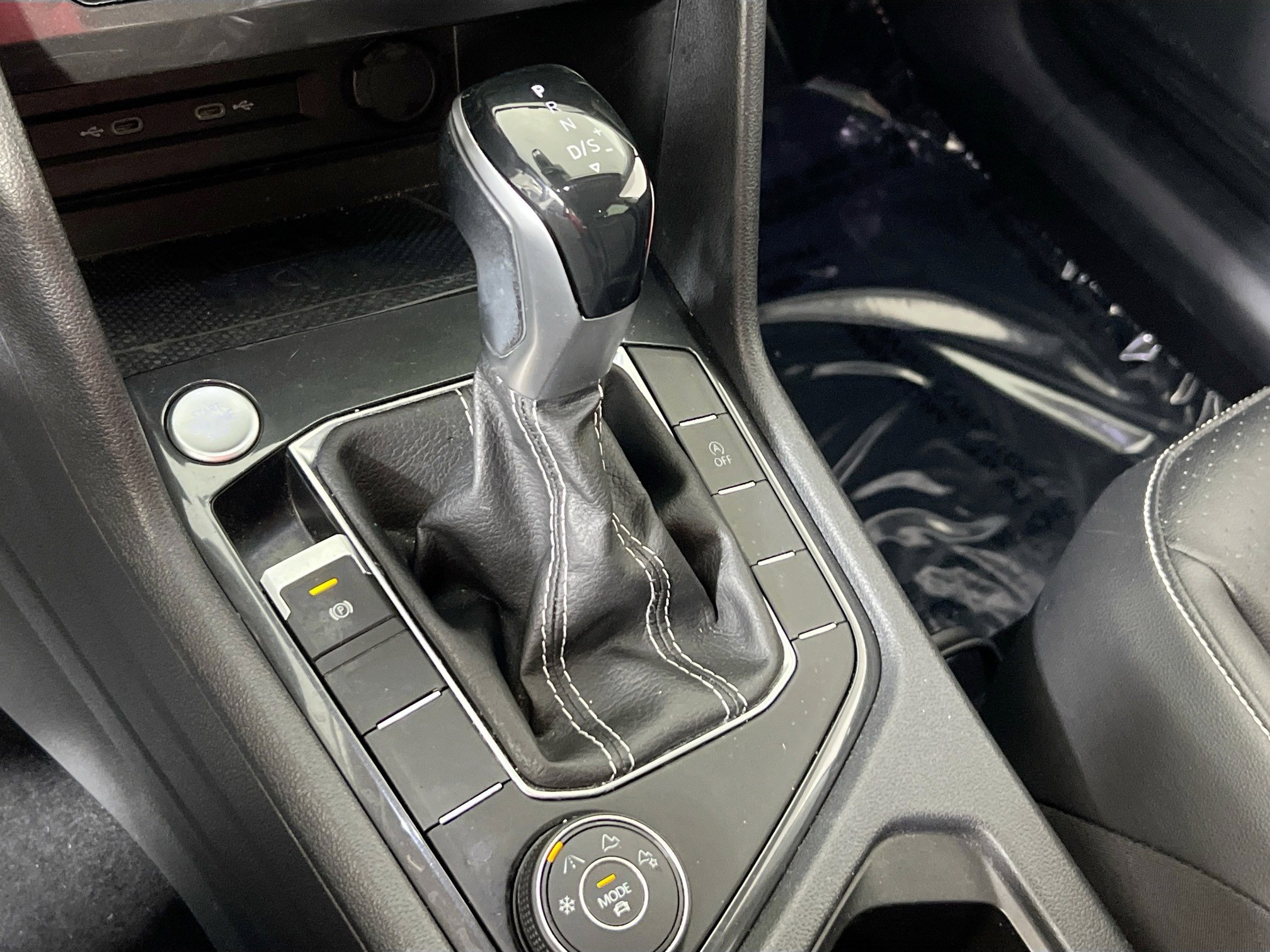 Used 2022 Volkswagen Tiguan SE image 16