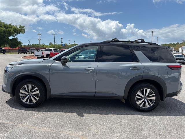Used 2023 Nissan Pathfinder SL w/ Lighting Package (N92) FWD image 3