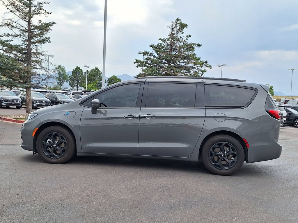 Used 2022 Chrysler Pacifica Touring-L w/ S Appearance Package FWD image 6