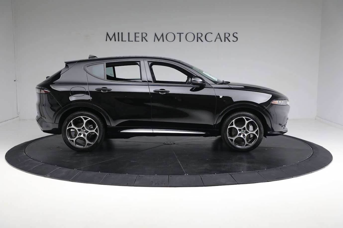 Used 2024 Alfa Romeo Tonale Ti AWD/4WD image 17