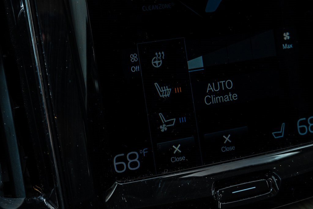 Used 2021 Volvo XC60 T8 Inscription w/ Advanced Package image 18