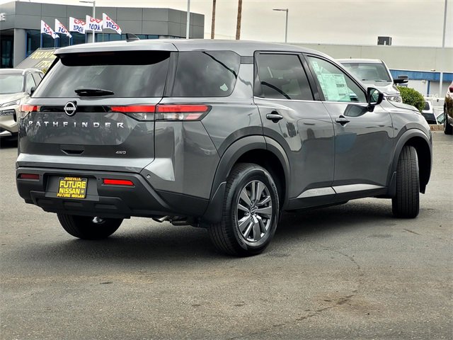 New 2025 Nissan Pathfinder S image 4