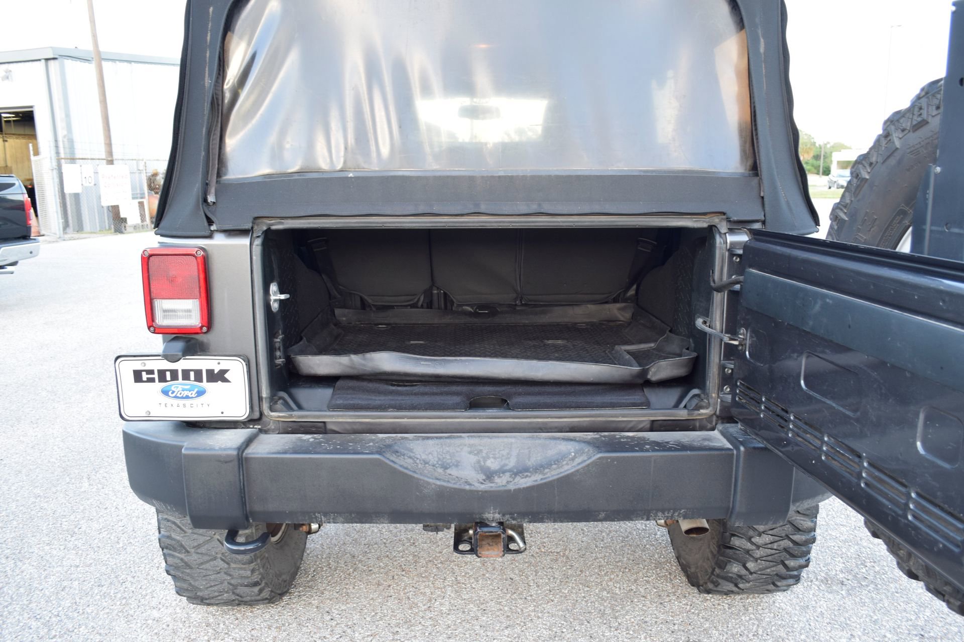 Used 2018 Jeep Wrangler Unlimited Rubicon w/ Connectivity Group image 20