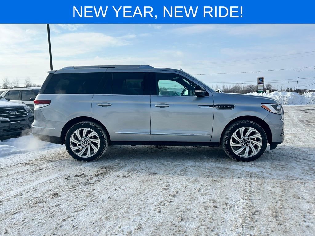 Used 2024 Lincoln Navigator Premiere image 7