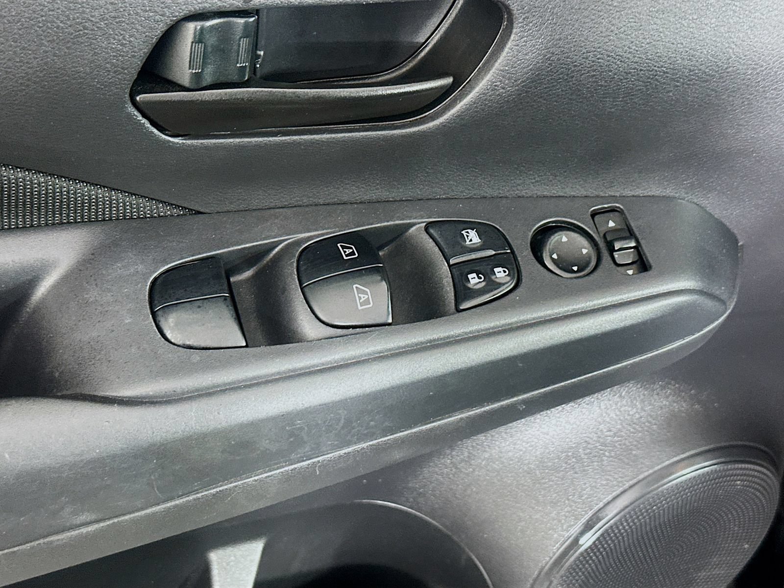 Used 2022 Nissan Kicks S FWD image 17