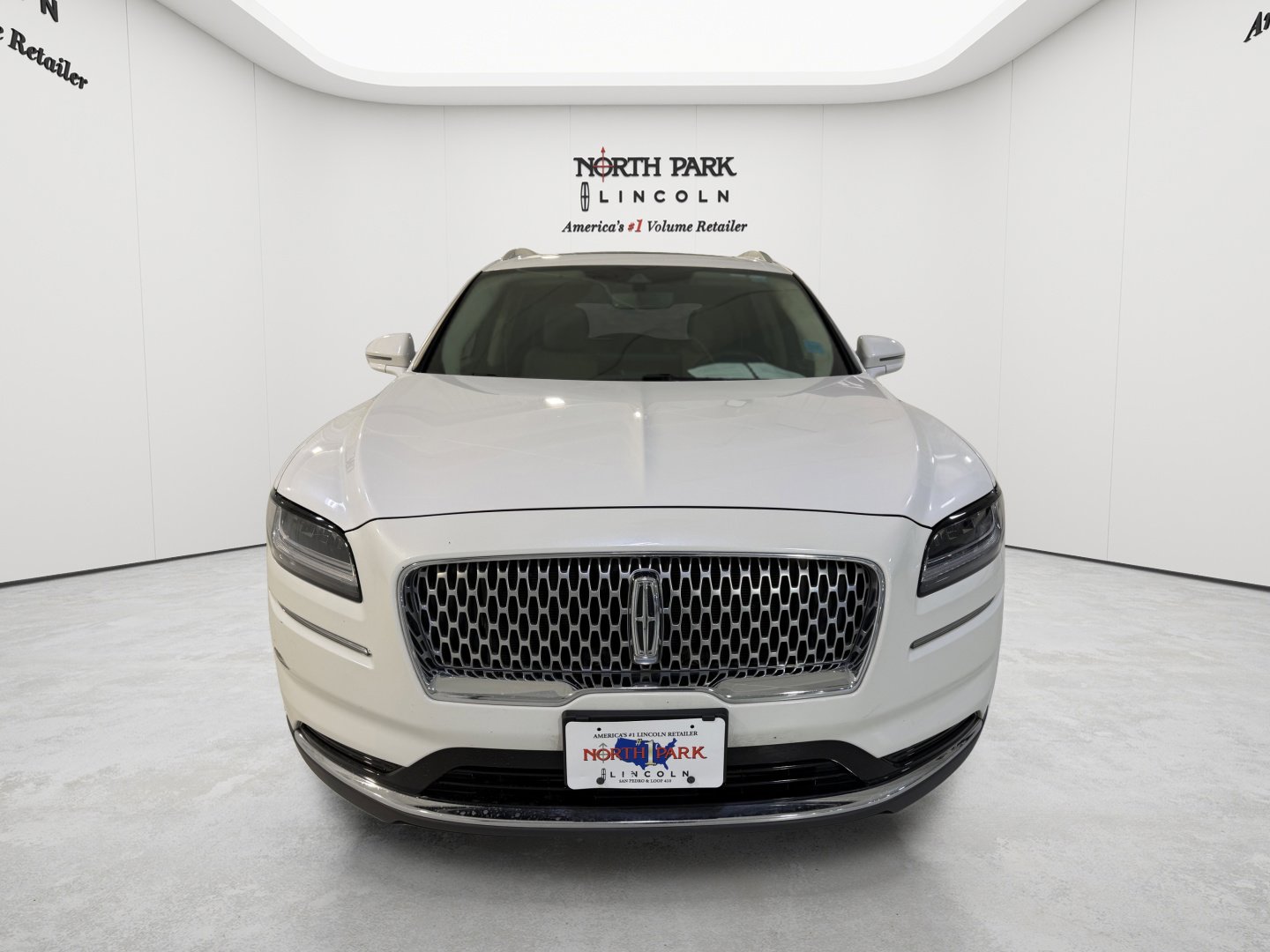 Used 2023 Lincoln Nautilus Reserve FWD image 8