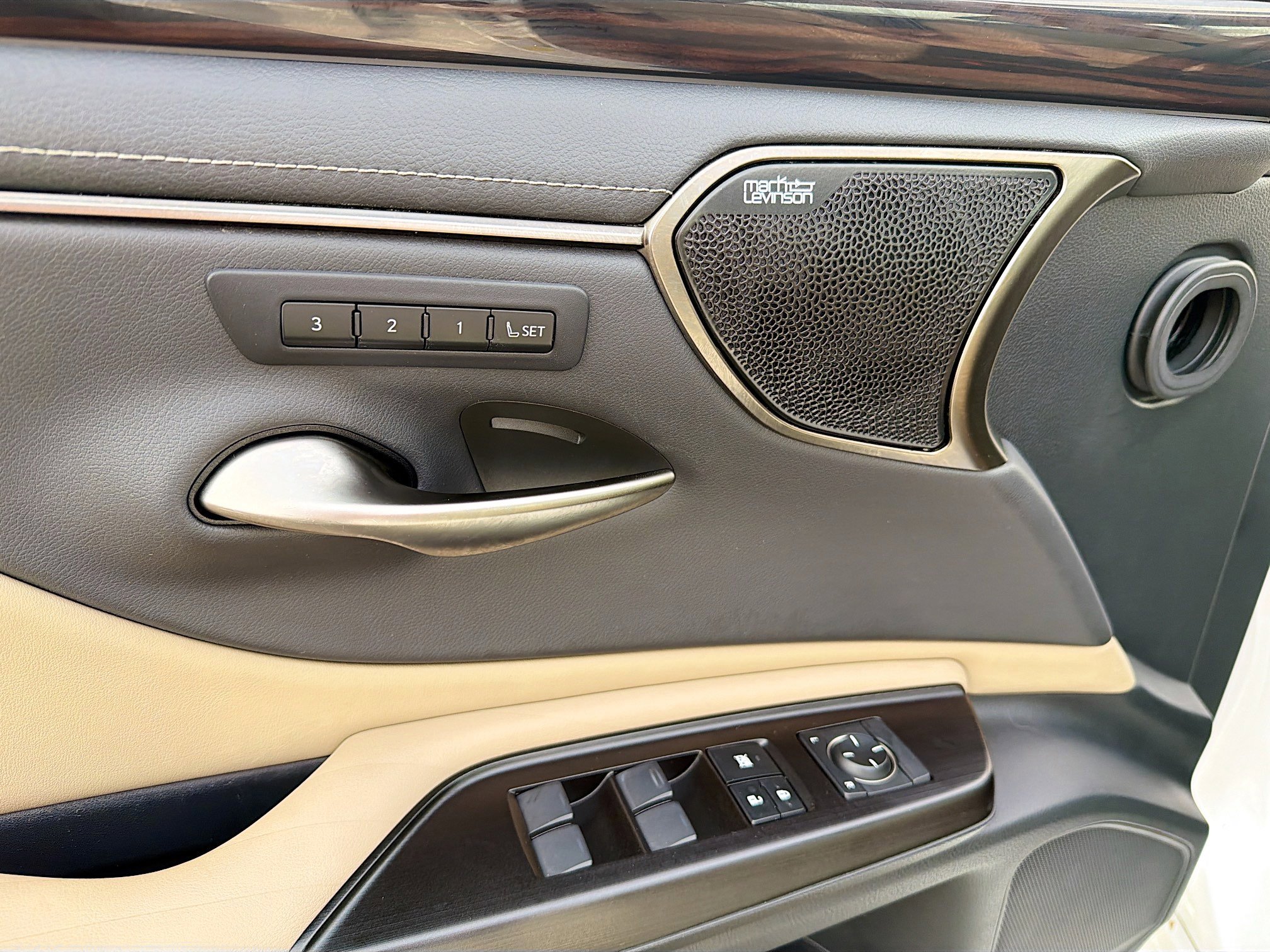 Used 2019 Lexus ES 350 image 8