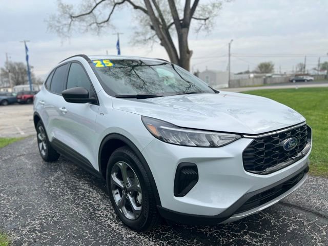 Used 2025 Ford Escape ST-Line w/ Equipment Group 301A FWD image 2