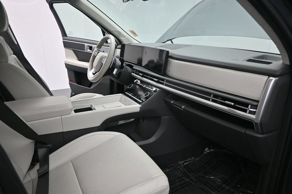 Used 2025 Hyundai Santa Fe SEL FWD image 20
