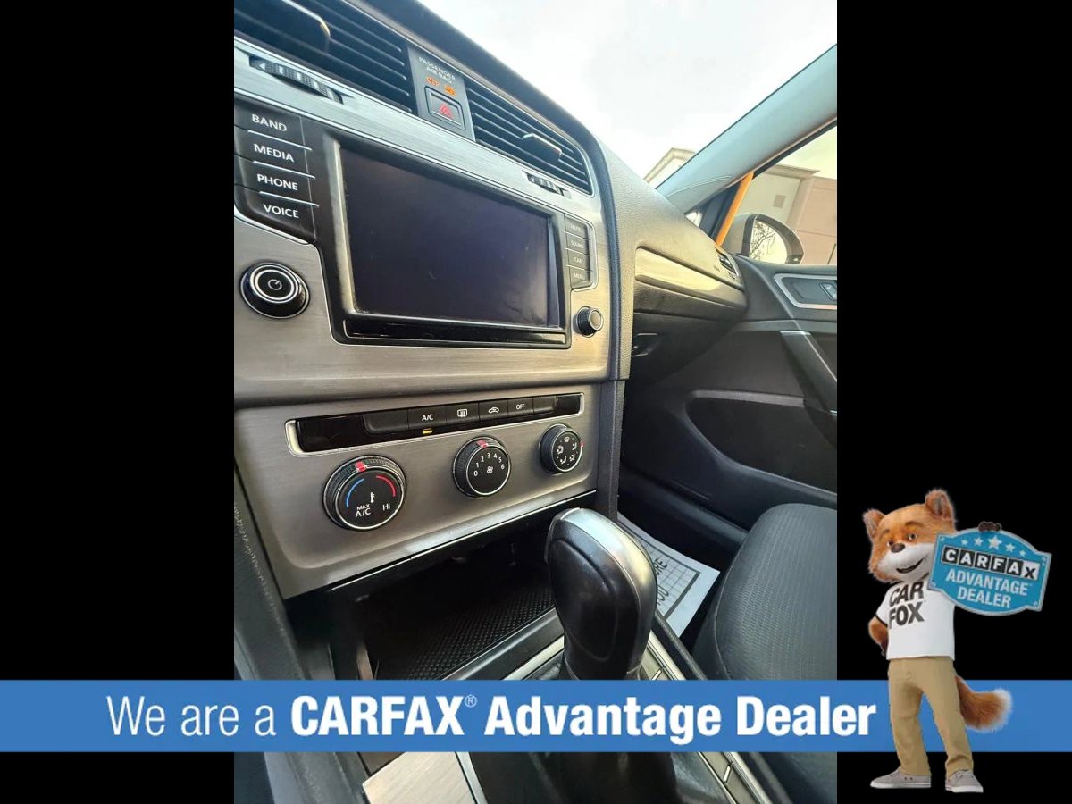 Used 2016 Volkswagen Golf S image 32