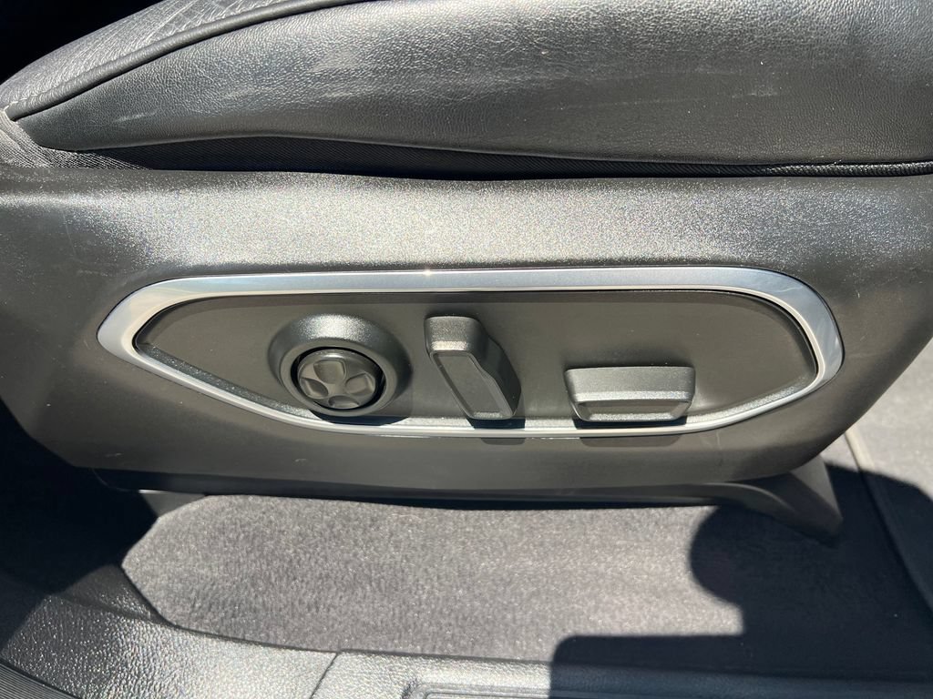 Certified 2024 Jeep Wagoneer L Series III w/ Flexible Seating Group AWD/4WD image 38
