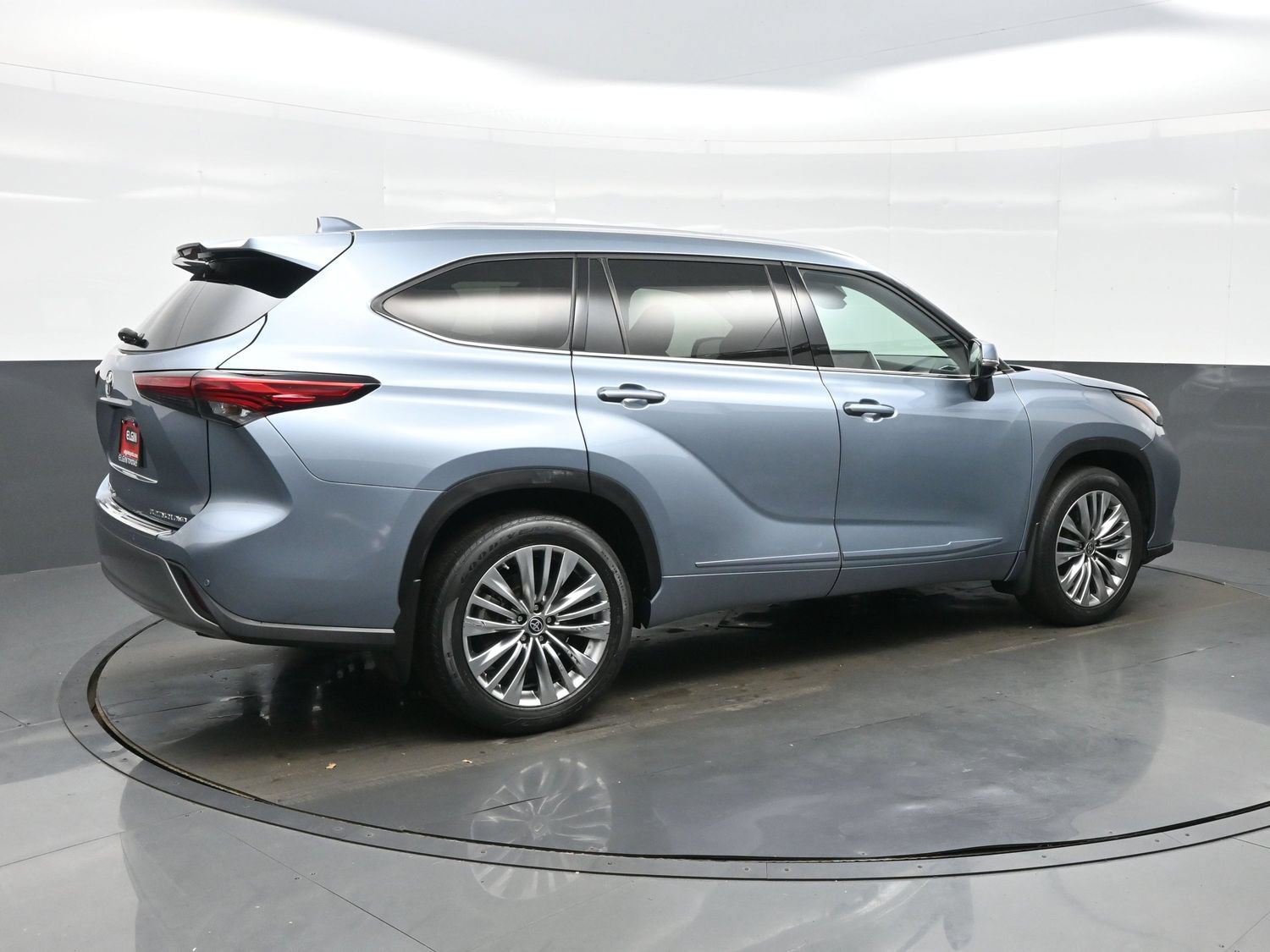Used 2023 Toyota Highlander Platinum AWD/4WD image 6