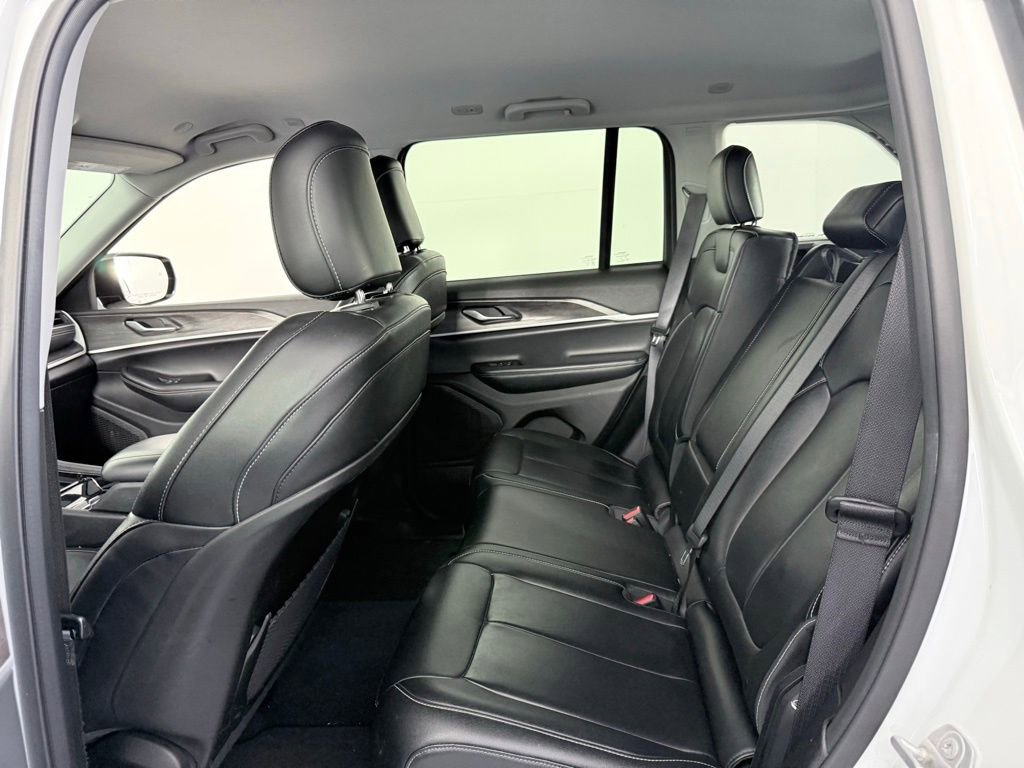 Used 2023 Jeep Grand Cherokee Limited w/ Black Appearance Package image 22