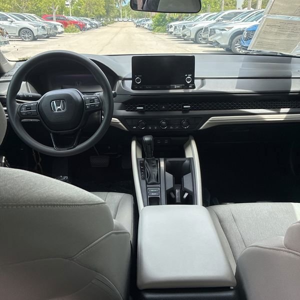 Used 2025 Honda Accord SE image 11