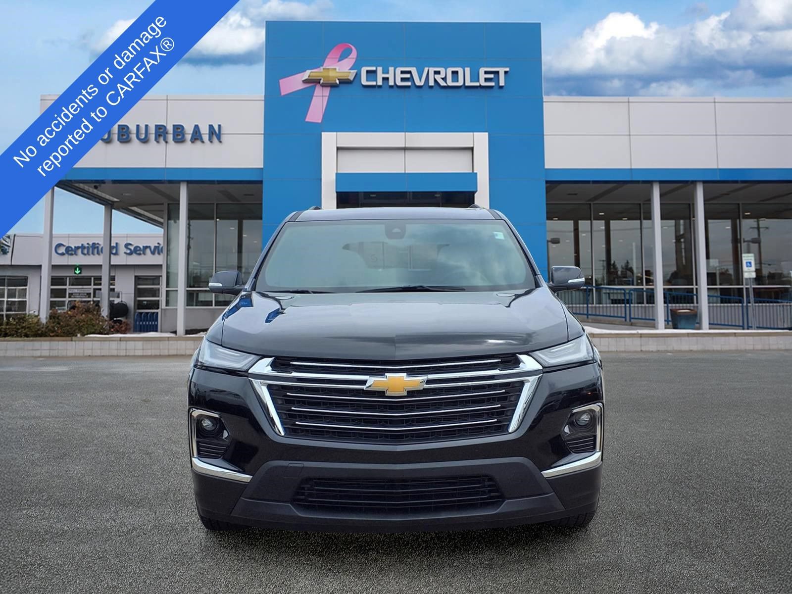 Used 2023 Chevrolet Traverse LT FWD image 2