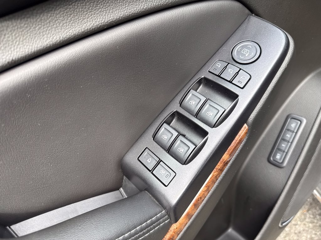 Used 2017 Chevrolet Suburban Premier AWD/4WD image 19