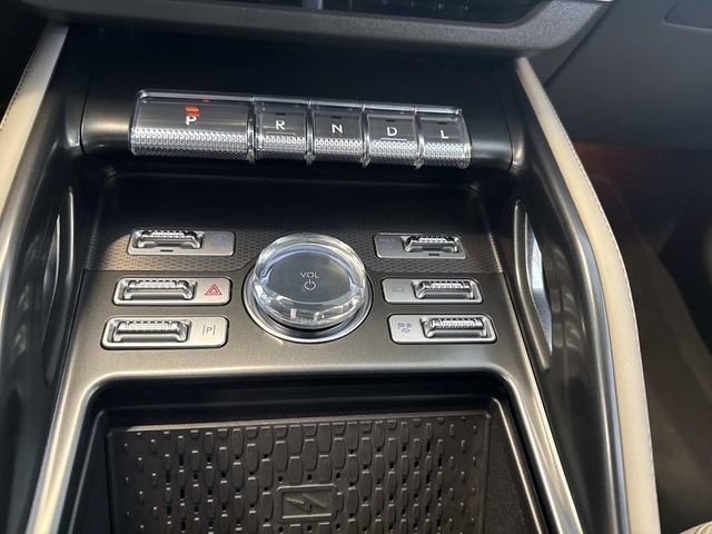 Used 2025 Lincoln Nautilus Premier AWD/4WD image 23