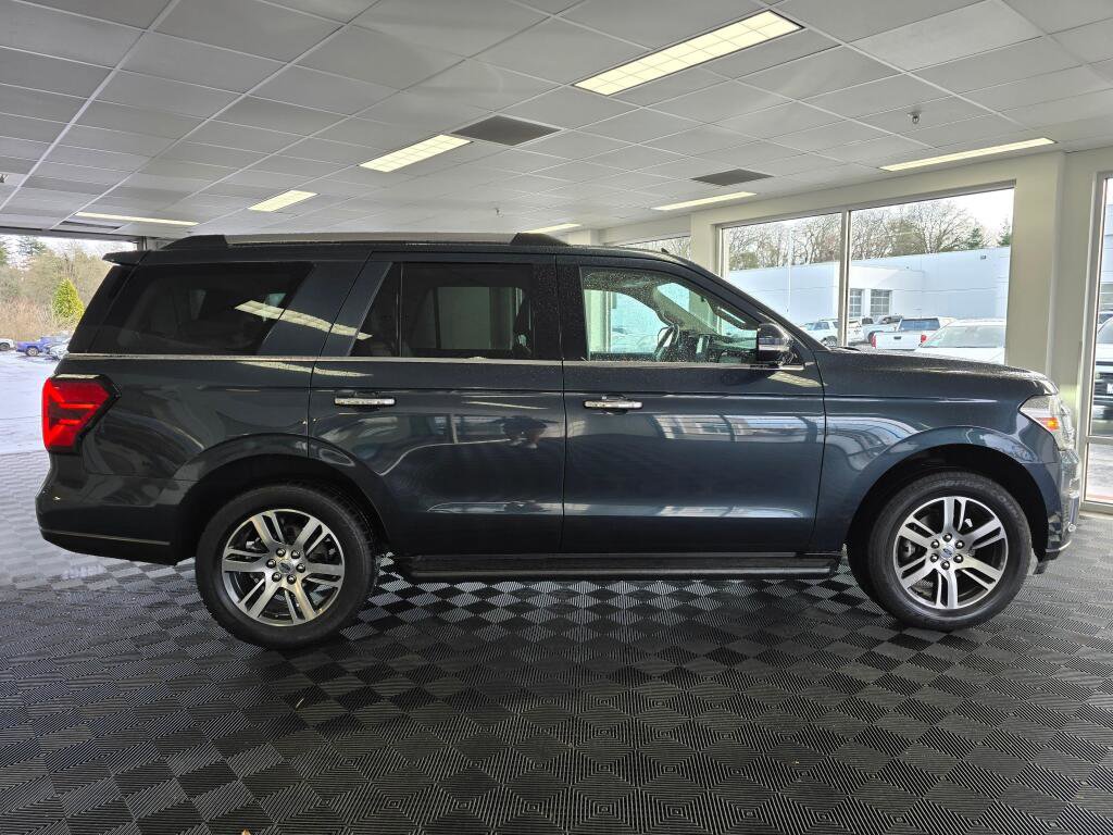 Used 2024 Ford Expedition Limited image 3