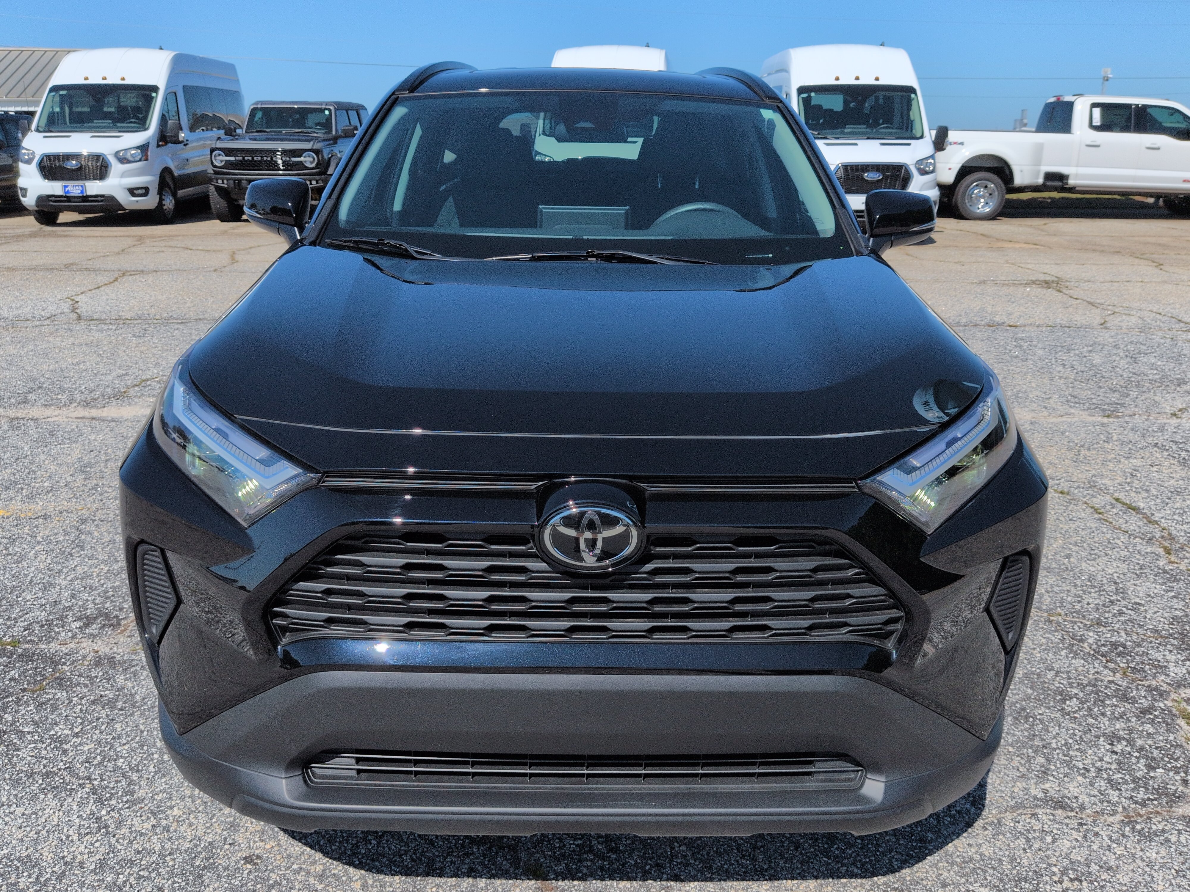 Used 2025 Toyota RAV4 XLE w/ Convenience Package FWD image 7
