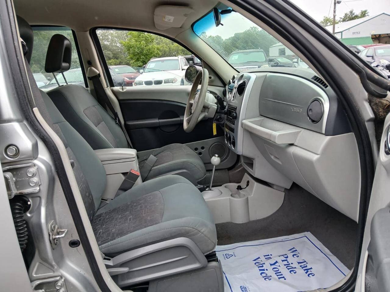 Used 2009 Chrysler PT Cruiser FWD image 12