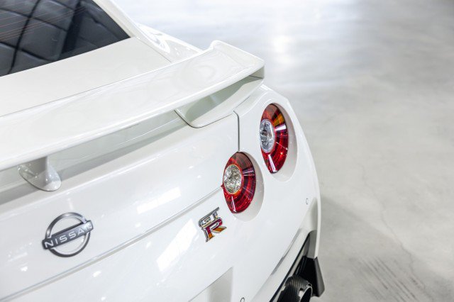 Used 2023 Nissan GT-R Premium w/ Premium Interior Package AWD/4WD image 16