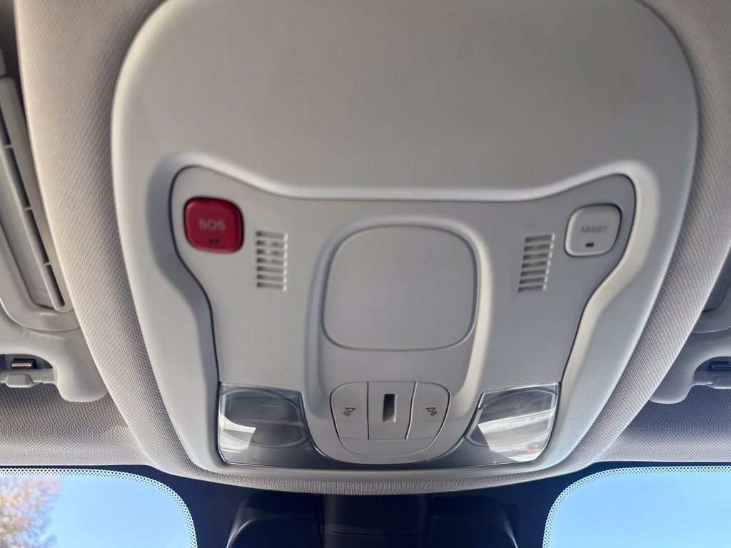 Certified 2023 Jeep Renegade Latitude AWD/4WD image 23