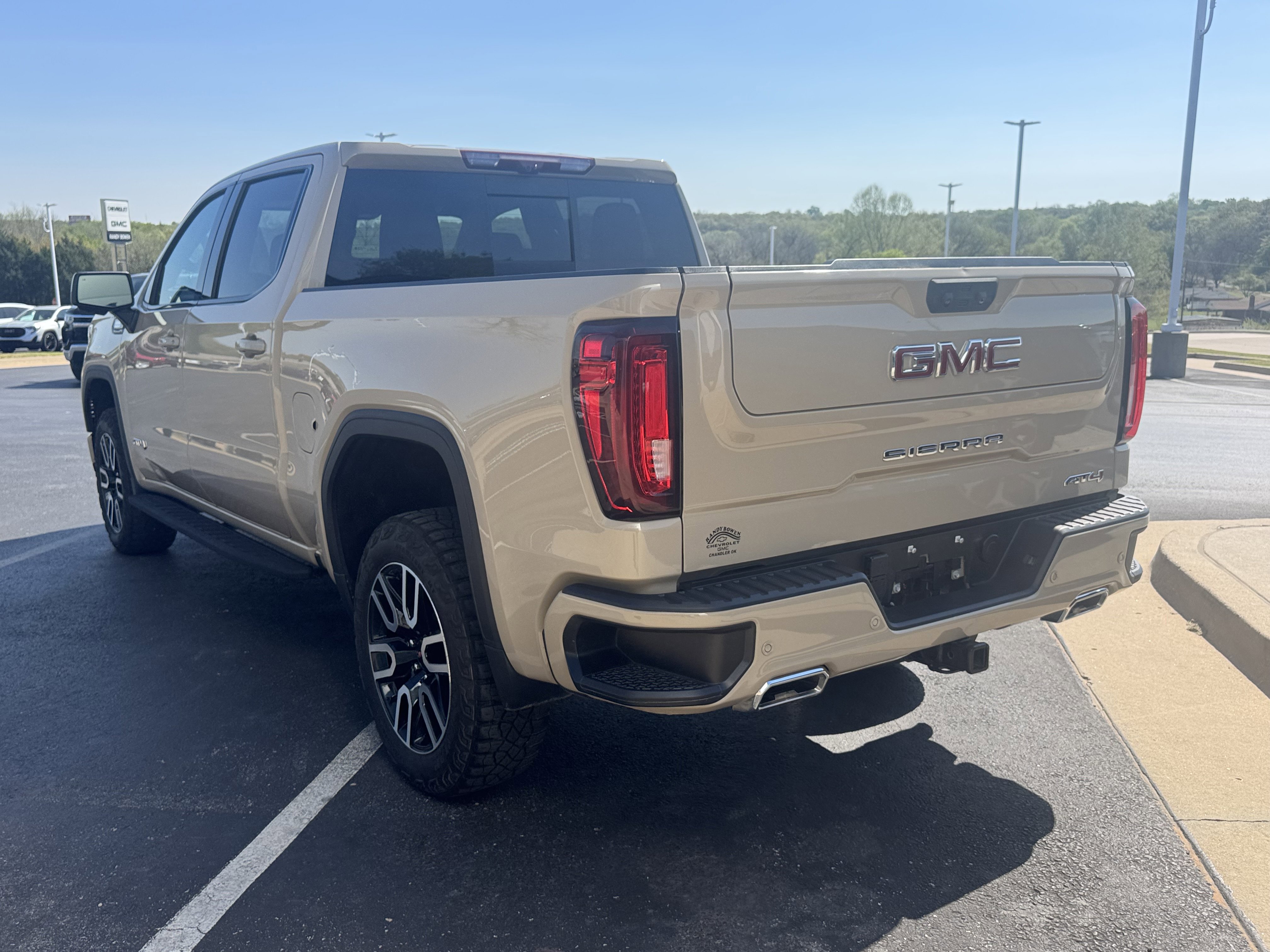 Used 2022 GMC Sierra 1500 AT4 w/ AT4 Premium Package AWD/4WD image 3