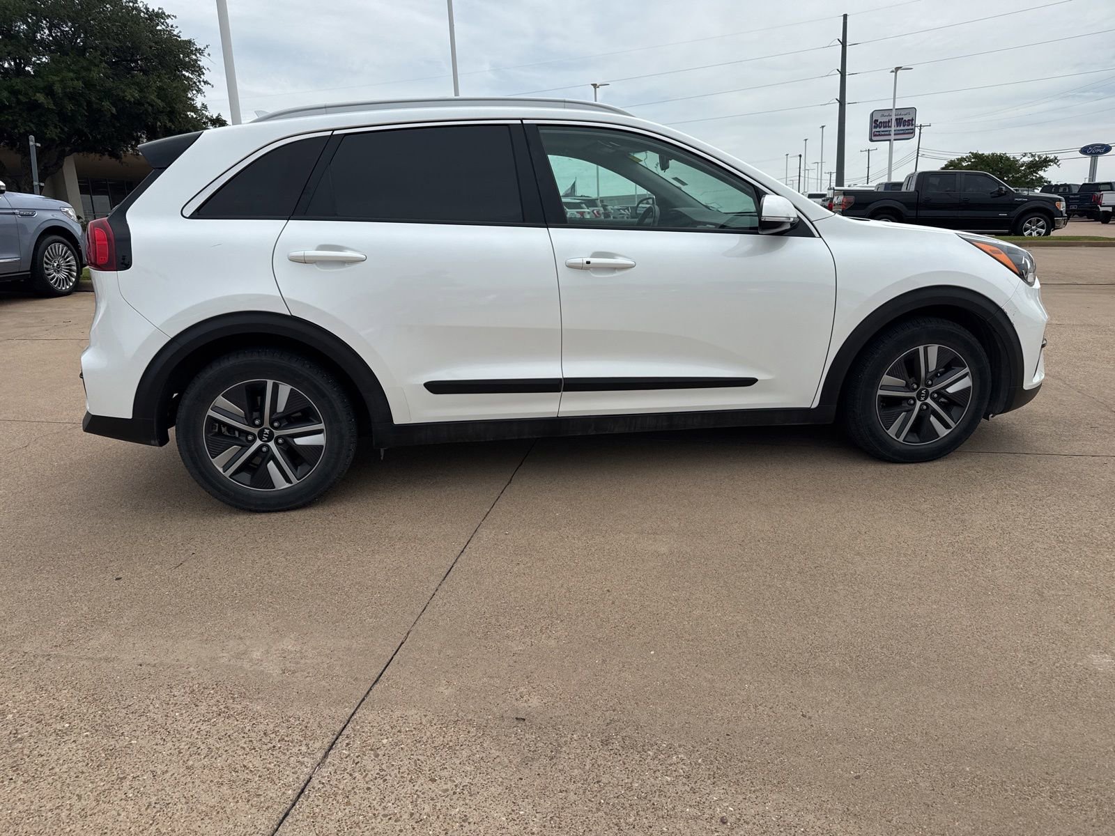 Used 2021 Kia Niro EX Premium FWD image 8