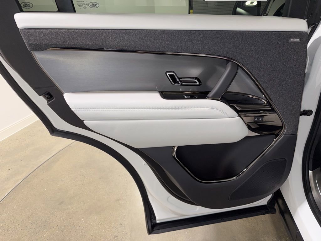 Used 2023 Land Rover Range Rover Sport SE image 20