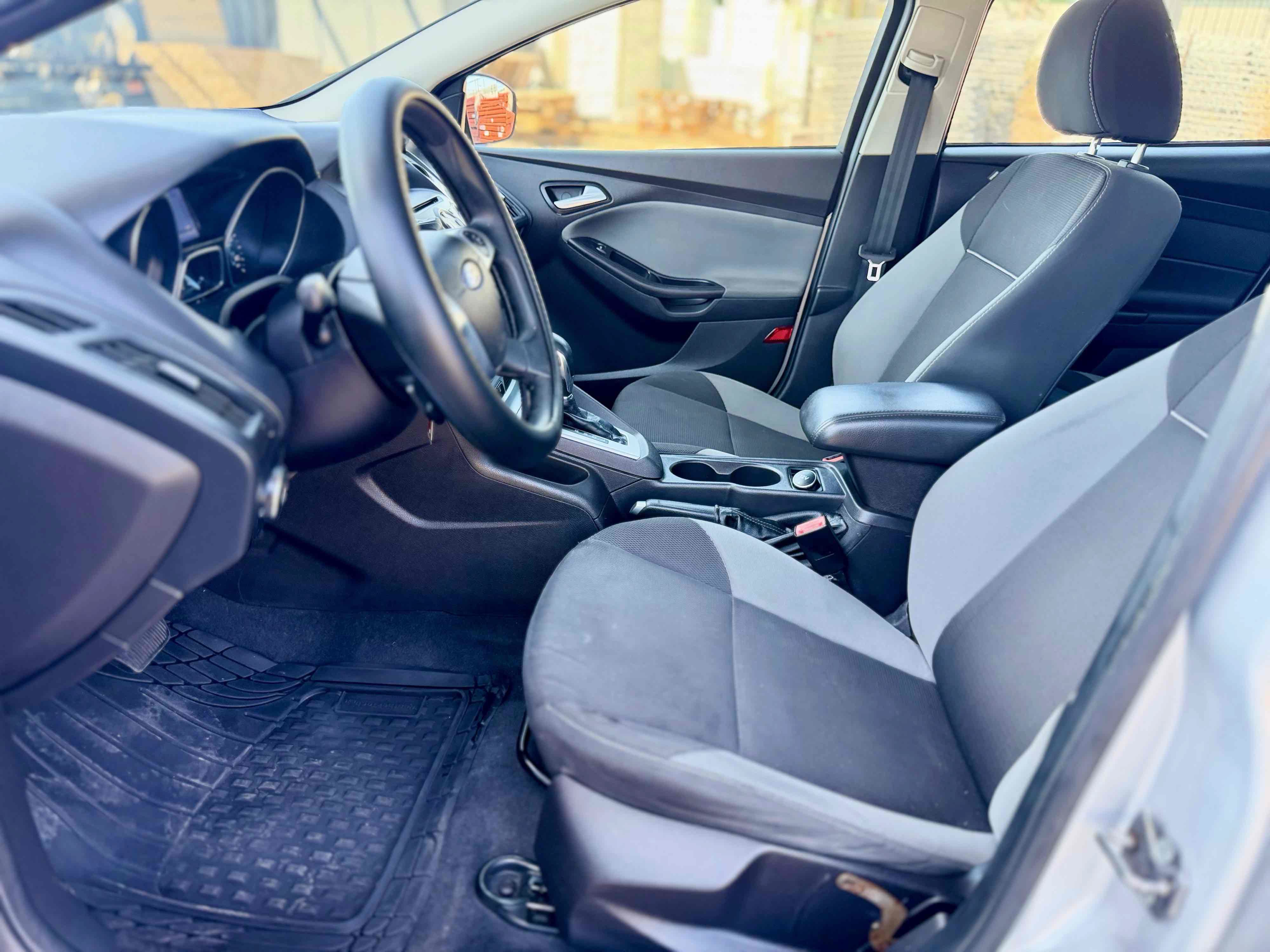 Used 2013 Ford Focus SE FWD image 12