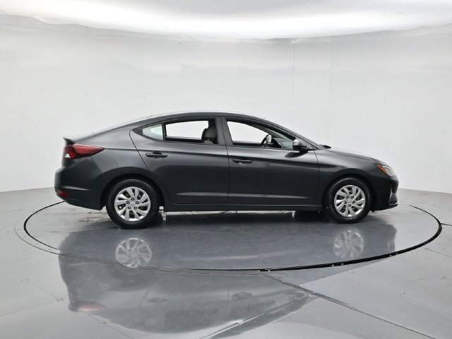 Used 2020 Hyundai Elantra SE FWD image 2