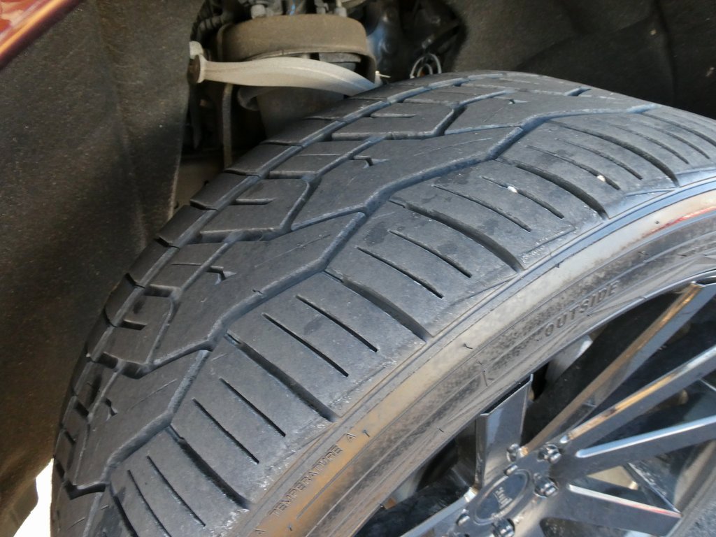 Used 2023 GMC Yukon SLT w/ SLT Premium Package image 12