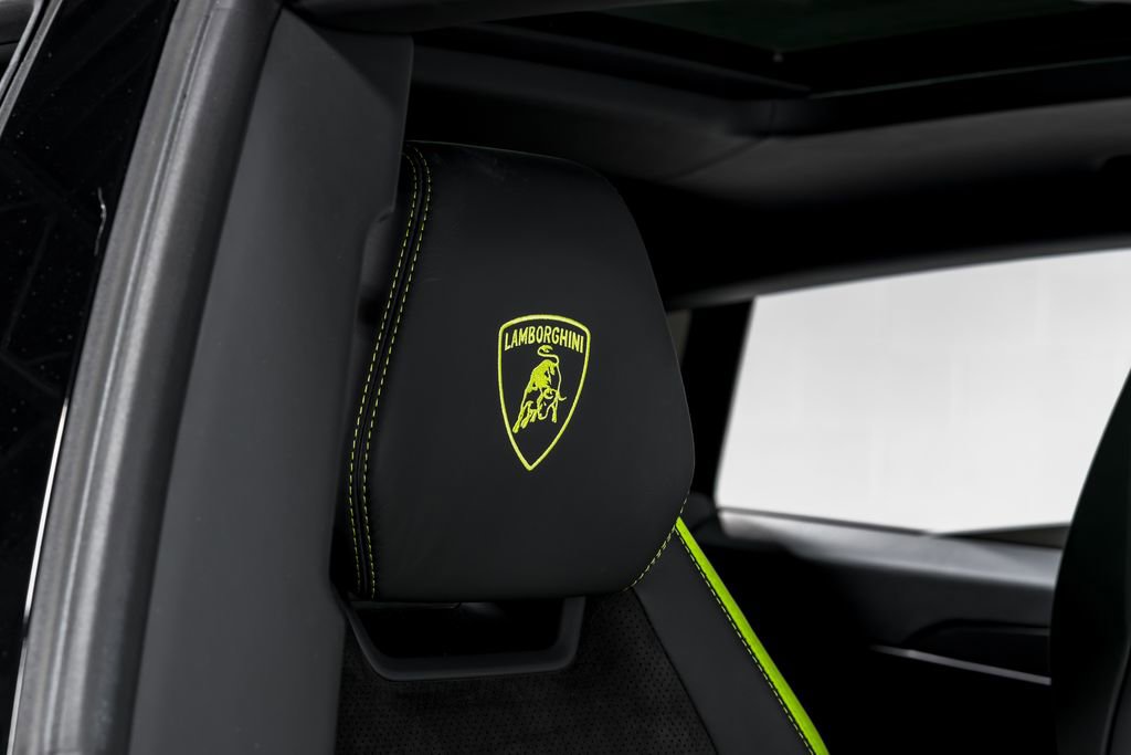 Used 2022 Lamborghini Urus AWD/4WD image 43
