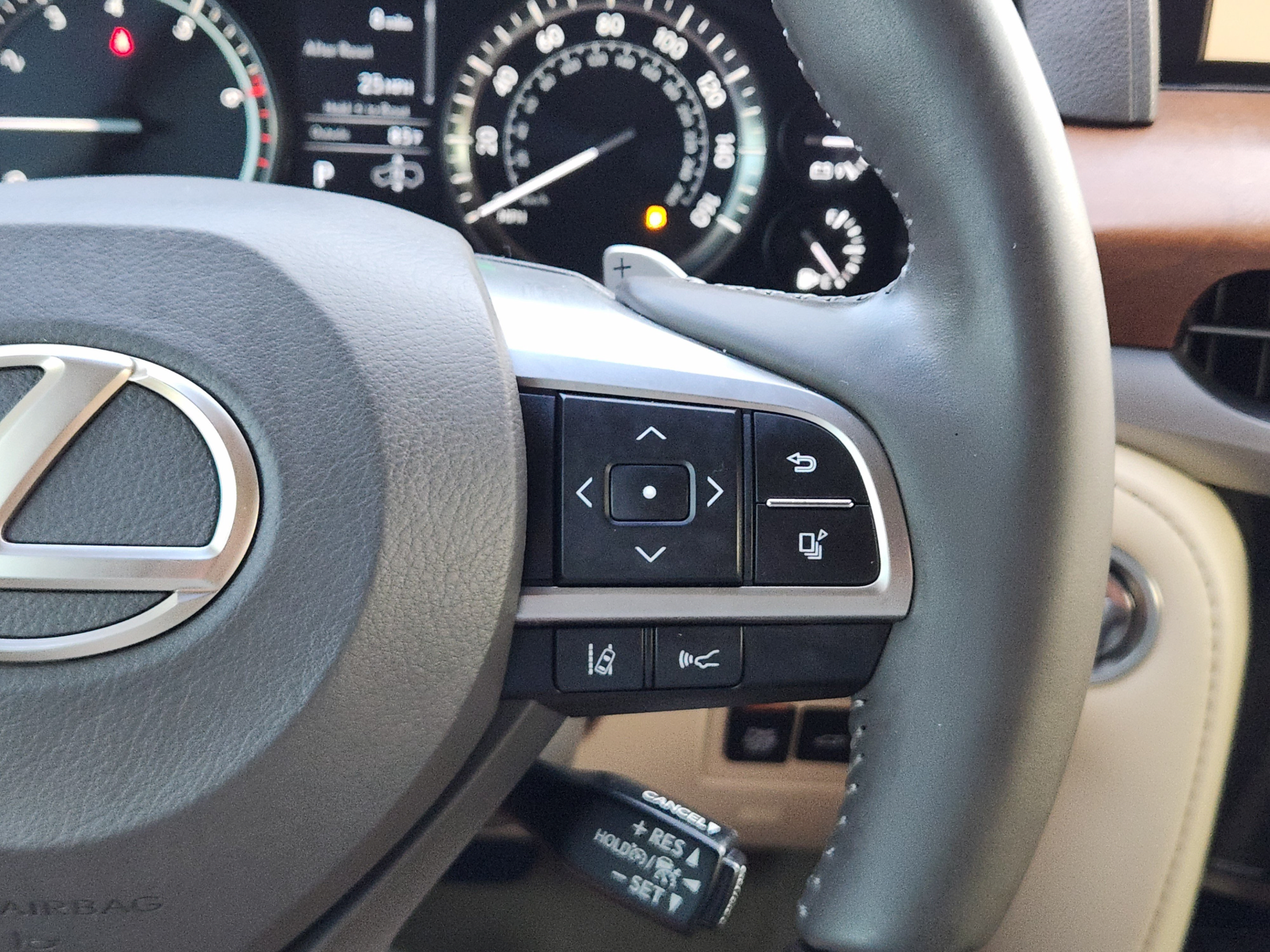 Used 2021 Lexus LX 570 4WD w/ Luxury Package image 31