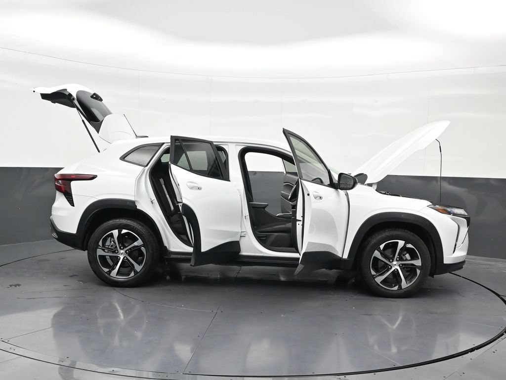 Used 2024 Chevrolet Trax RS w/ Driver Confidence Package FWD image 32