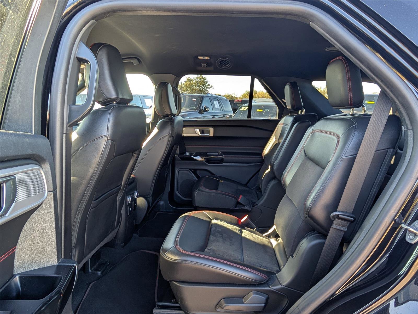 Used 2022 Ford Explorer ST-Line image 17