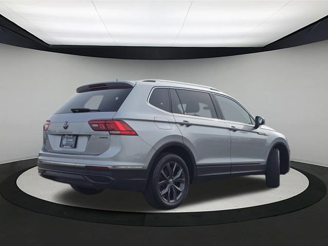 Certified 2023 Volkswagen Tiguan SE w/ Panoramic Sunroof Package AWD/4WD image 7