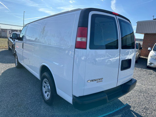 Used 2011 Chevrolet Express 1500 image 10