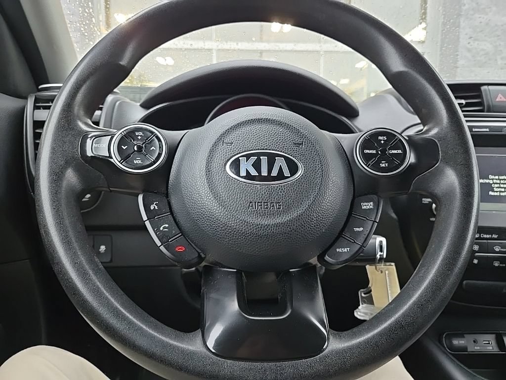Used 2018 Kia Soul + FWD image 11
