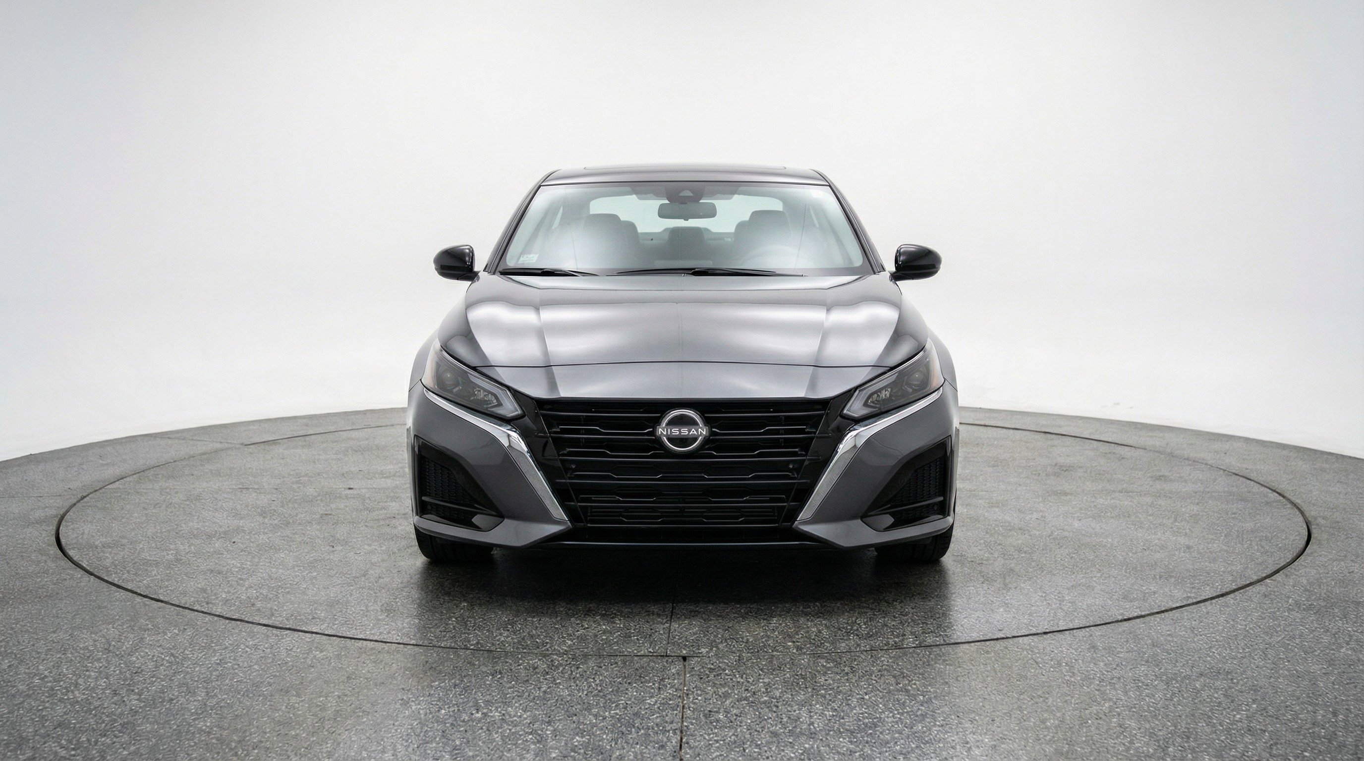Used 2025 Nissan Altima 2.5 SV FWD image 2