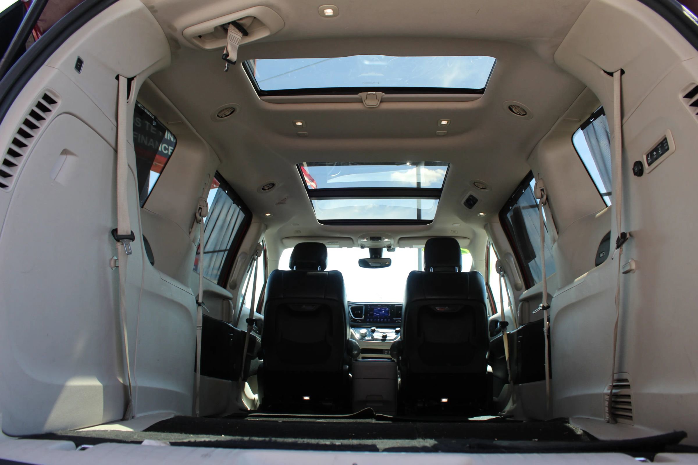Used 2018 Chrysler Pacifica Limited FWD image 12