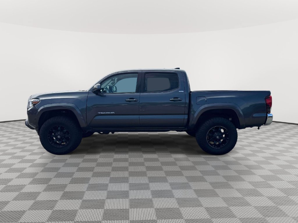 Used 2022 Toyota Tacoma SR5 AWD/4WD image 4