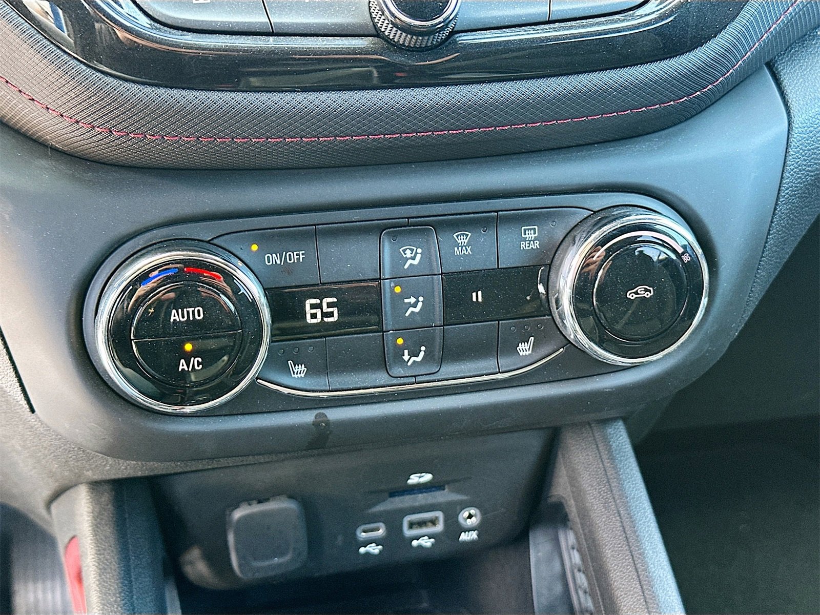 Used 2023 Chevrolet TrailBlazer RS w/ Sun and Liftgate Package image 15