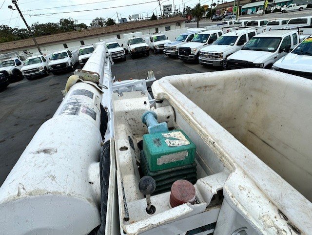 Used 2009 Ford F550 2WD Regular Cab Super Duty image 17