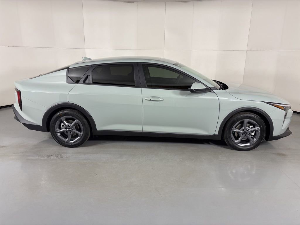 New 2026 Kia K4 LXS image 9