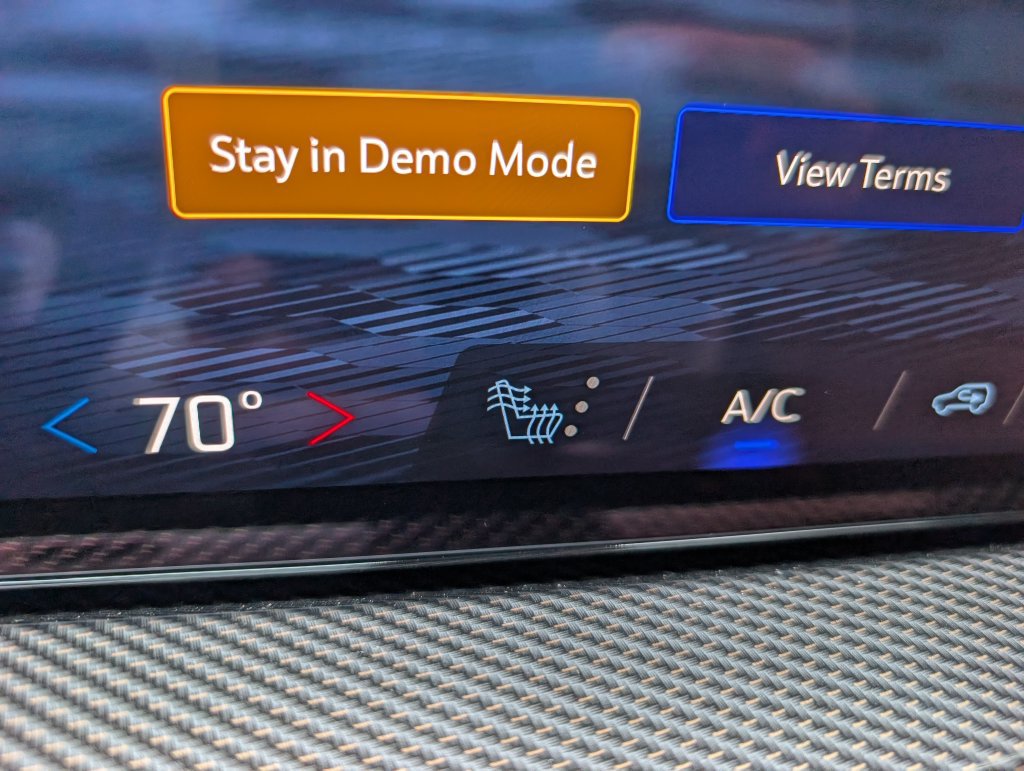 New 2027 Chevrolet Traverse Z71 w/ Enhanced Driving Package AWD/4WD image 30